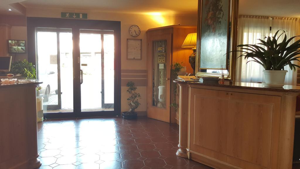 Hotel Ascot Бинаско Экстерьер фото