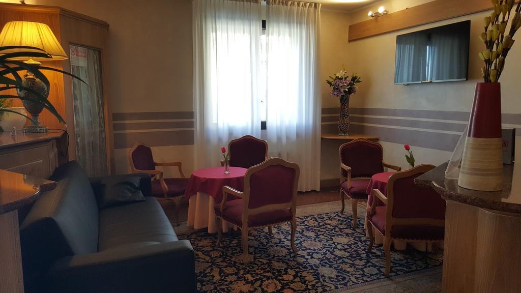 Hotel Ascot Бинаско Экстерьер фото