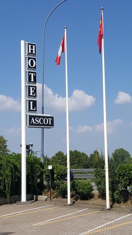 Hotel Ascot Бинаско Экстерьер фото