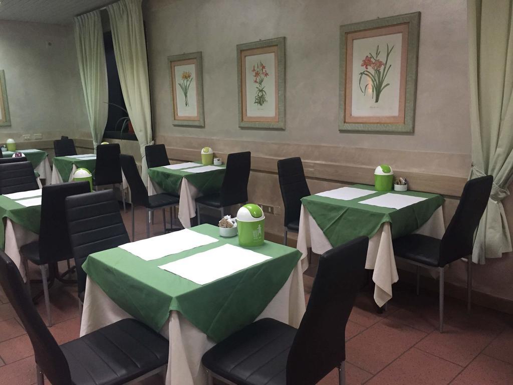 Hotel Ascot Бинаско Экстерьер фото