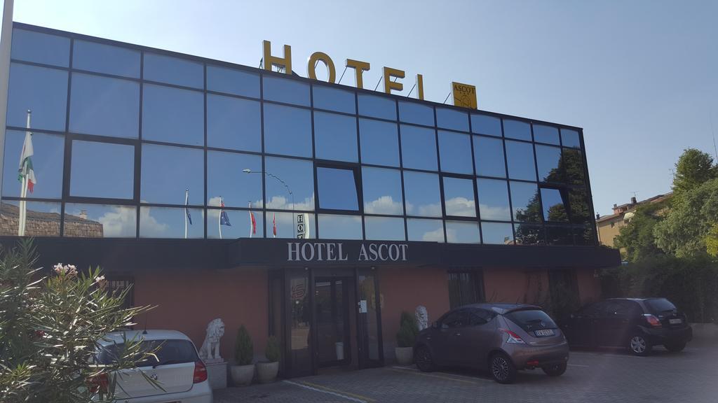Hotel Ascot Бинаско Экстерьер фото